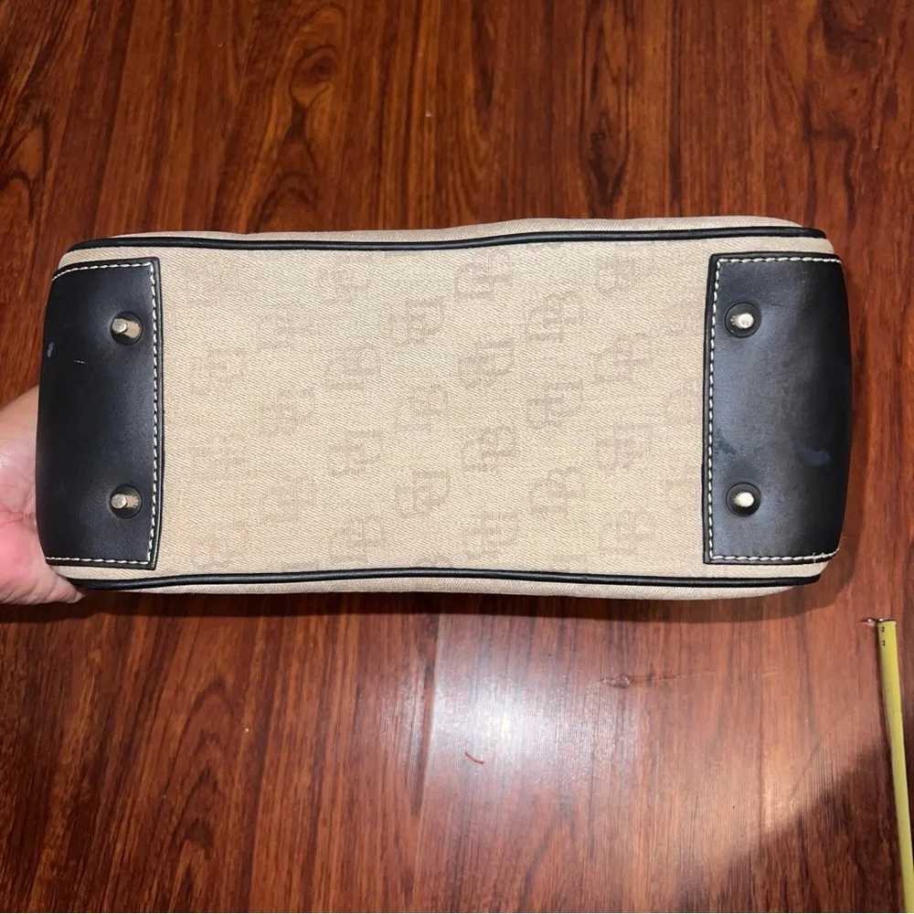 Dooney & Bourke Beige Canvas Shoulder Bag with Black Trim - Picture 5 of 12